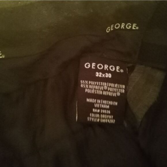 Men's dress pant. Pleated & cuffed. GEORGE. 32 X 30 - Picture 4 of 6